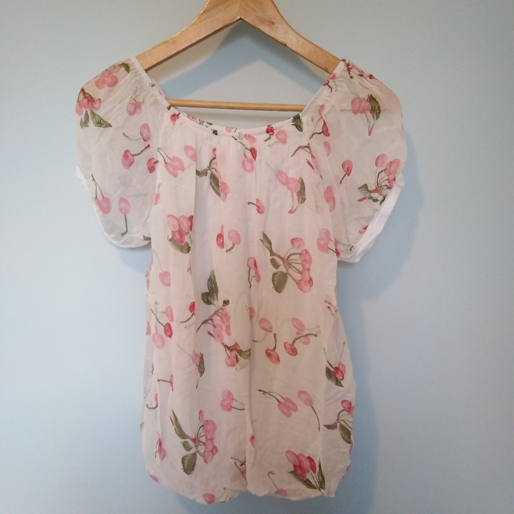 Cute short-sleeve printed top